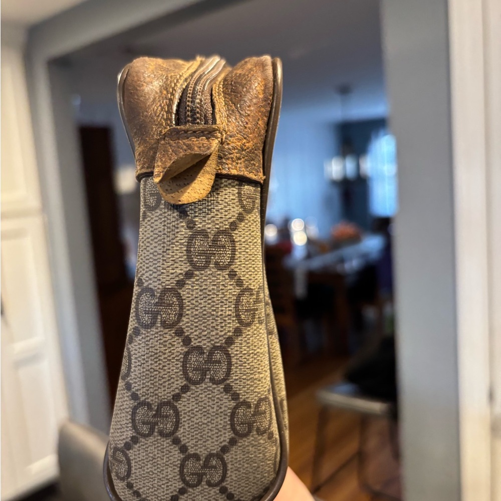 SOLD!!!!Gucci Beige Monogram Bag with Red and Green Accent - Picture 4 of 11